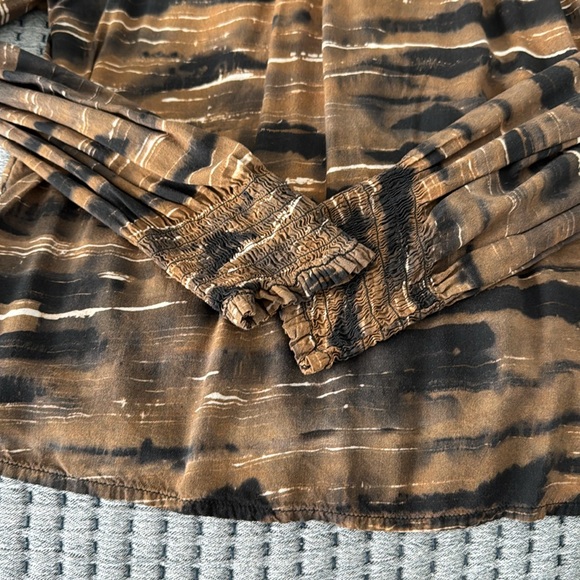 Cloth & Stone Top - Picture 3 of 4